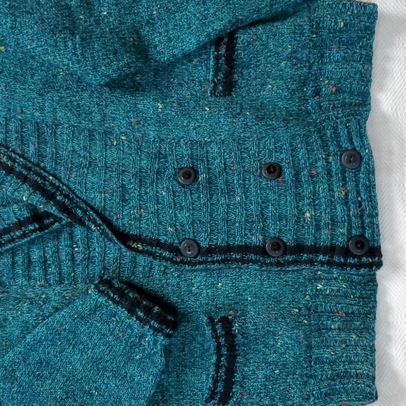 Hand knit rich green men's cardigan sweater - Picture 4 of 7